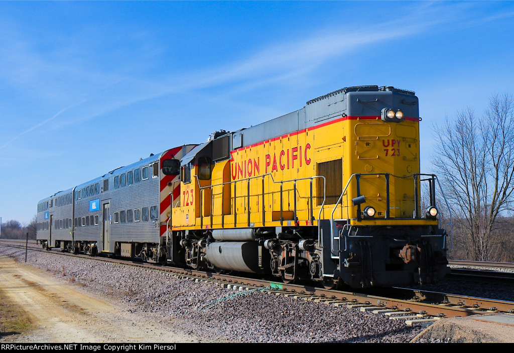 UPY 723 LHF Pulling Metra UP-West Train #50